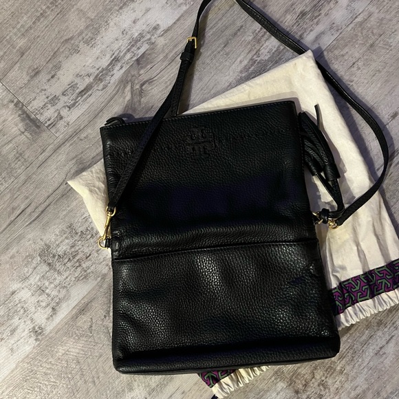 Tory Burch Thea Foldover crossbody bag in black! 🖤😊❤️😊🖤🖤🖤 - Picture 12 of 12